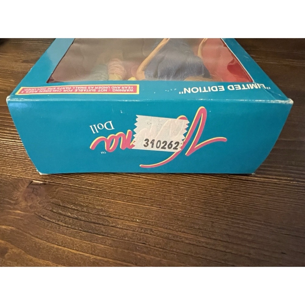 Vanna White‎ Doll with Original Fashions 011 Limited Edition HSC-NEW 1990 - Picture 4 of 4